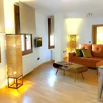 Cangas Plaza Apartment